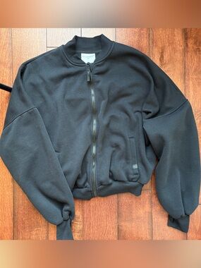 Blogilates x Target Marshmallow Black Bomber Jacket XS - Zip Front